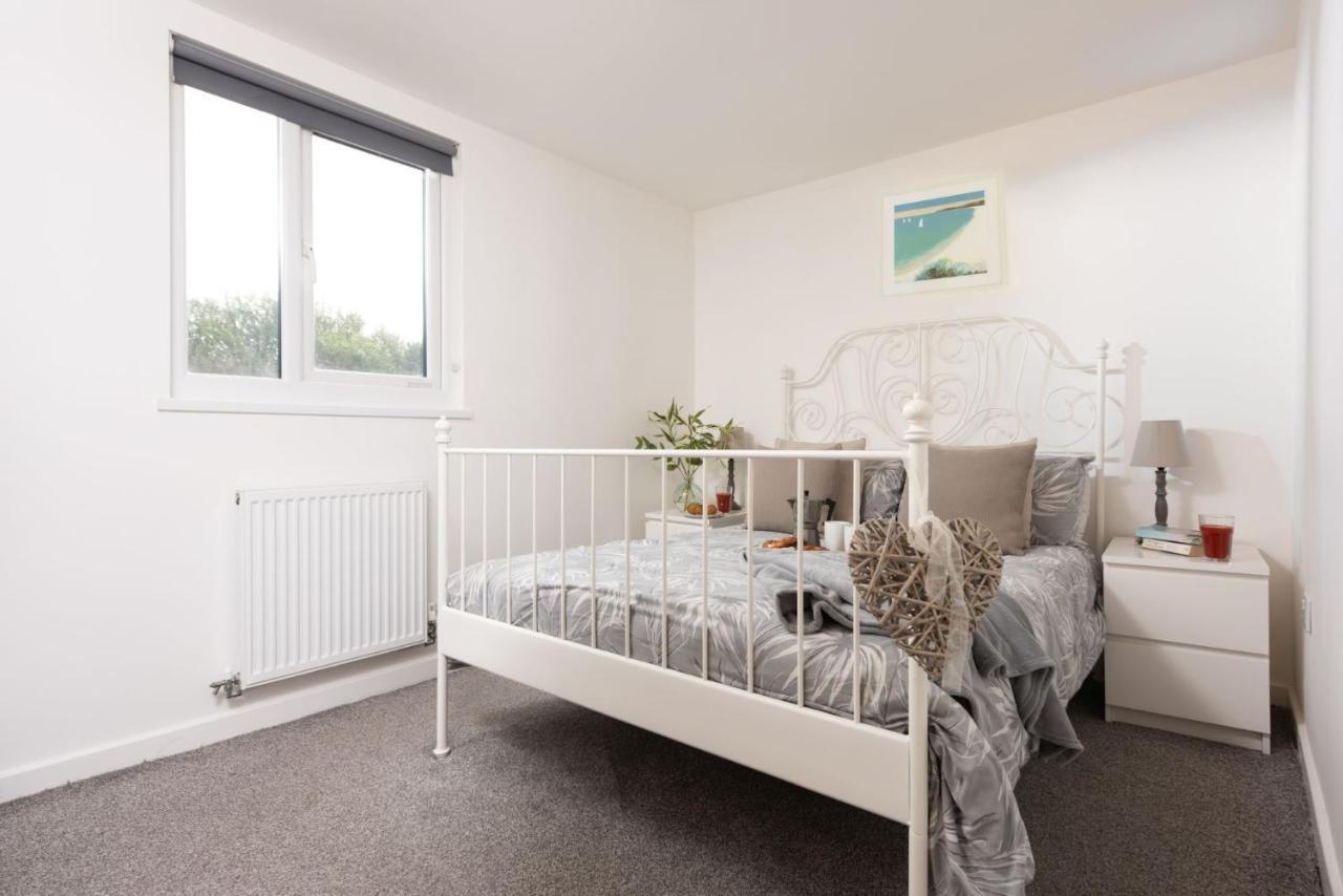 Wheal Prosper- Beautifully Fitted Wooden Lodge Helston Cornwall Екстер'єр фото